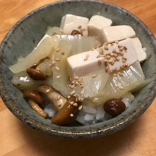 白菜と松なめこ、豆腐のめんつゆ丼